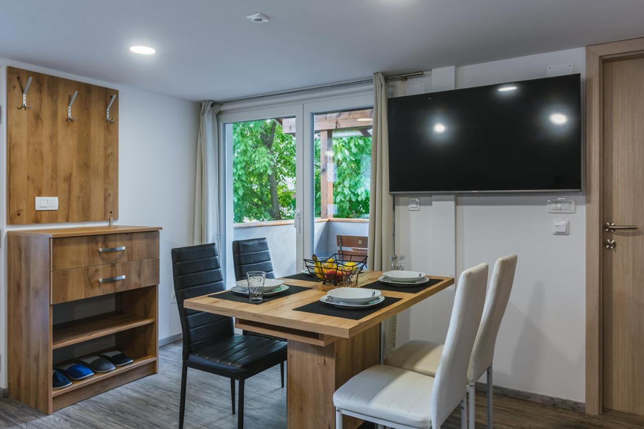 Blue Door - Studio Apartment Lesce  Exterior photo