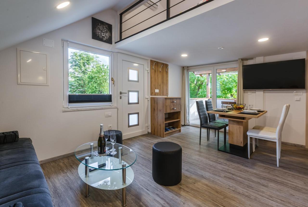 Blue Door - Studio Apartment Lesce  Exterior photo