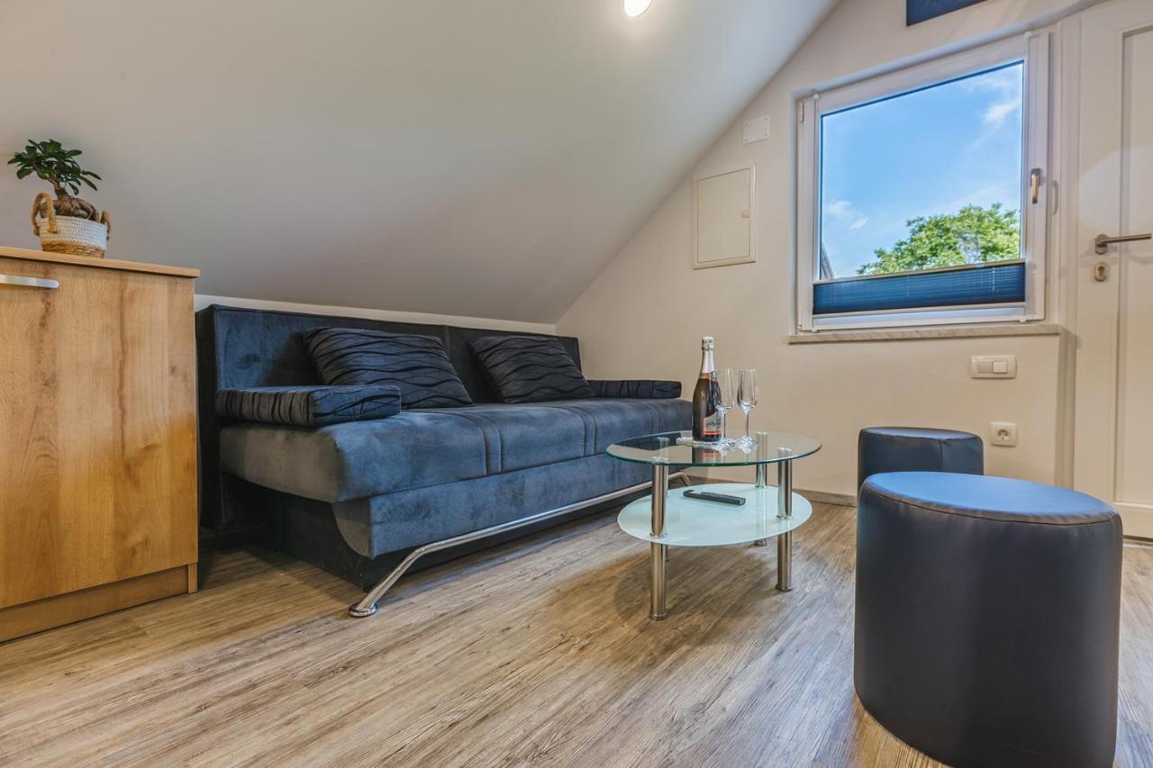 Blue Door - Studio Apartment Lesce  Exterior photo